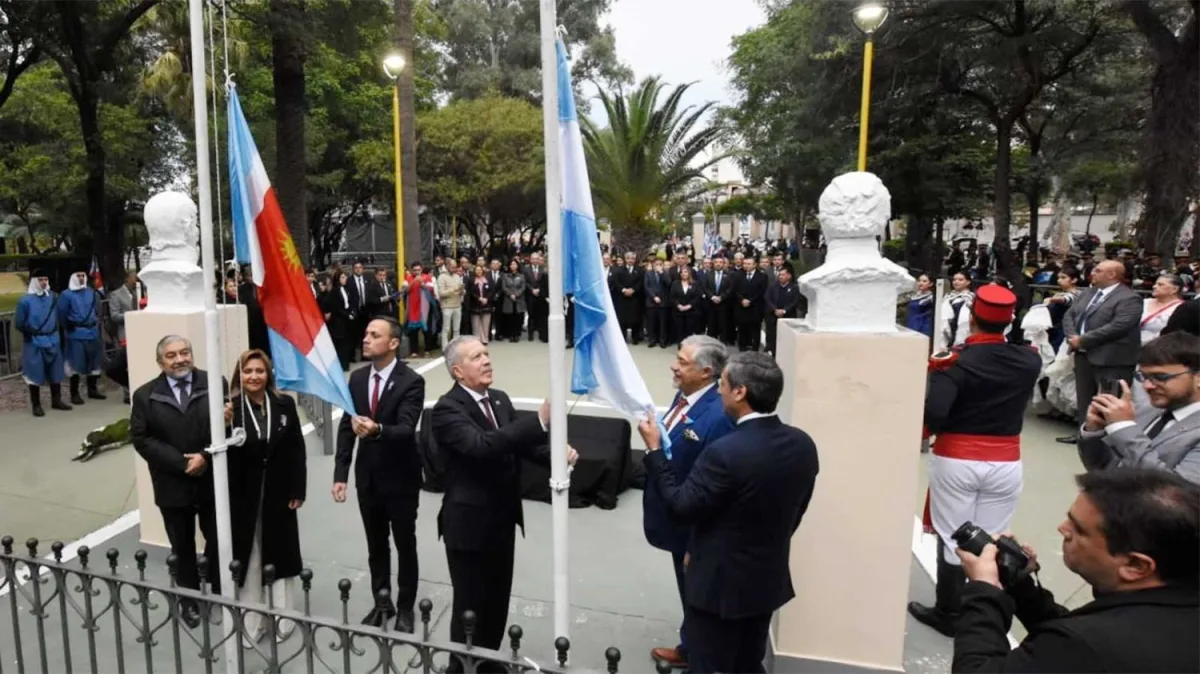 Acto autonomía provincial