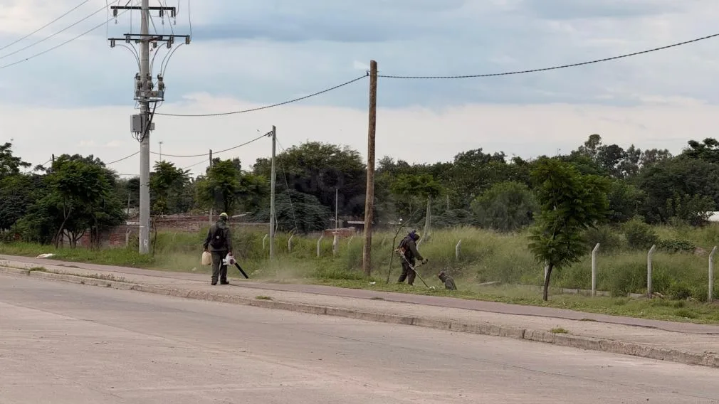 Trabajos de contención en la costanera santiagueña