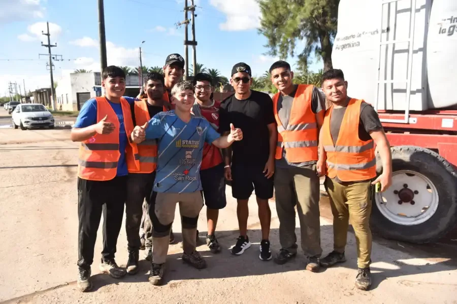 900x600_con-diarte-lateral-izquierdo-se-tomo-foto-junto-personas-ayudaron-madrid-1128695-202359.webp