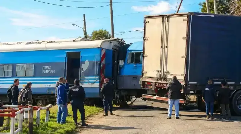 Ninguno de los pasajeros del tren ni el personal ferroviario resultó lesionado.