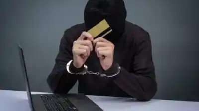 Se hizo pasar por comprador con tarjetas robadas: el insólito detalle que lo delató