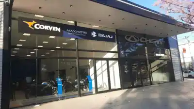 Maximoto abre las puertas de un nuevo local en Santiago y promete una tarde a pura moto