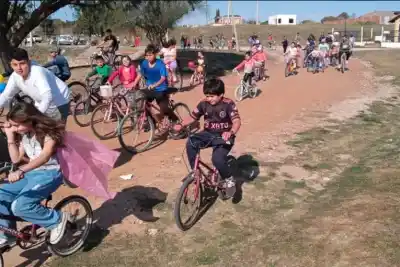 Bicicleteada familiar en San Benito: un plan gratis para toda la familia con sorpresas al final