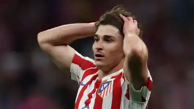 El Atlético de Madrid blindó a Julián Álvarez: el comunicado que enciende la guerra con Barcelona
