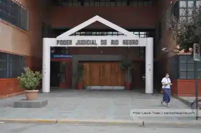 Abusó de once alumnas en el aula y la Justicia lo condenó a prisión: la pena que recibió