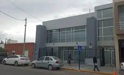 Atacó con un cuchillo a una mujer y a su hermano en Rawson: la condena que recibió