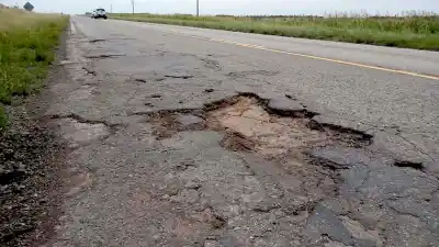 Córdoba: 2.700 km de rutas nacionales en mal estado y la inversión se desplomó un 72%