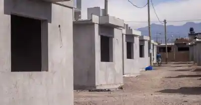 El secreto detrás de las casas que emergen en la ex fábrica Aliar