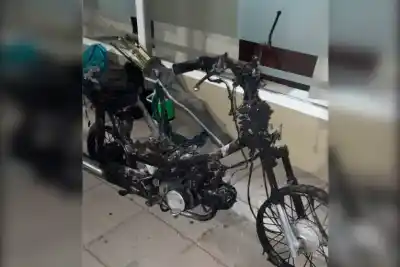 Incendiaron la moto de dos hermanos y la pareja que estaba pescando quedó detenida