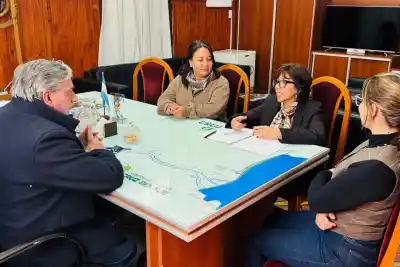 Firmaron convenios educativos y los empleados municipales tendrán descuentos de hasta el 15%