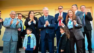 El gobernador Suárez inauguró obras escolares y dejó un mensaje que remueve la educación santiagueña