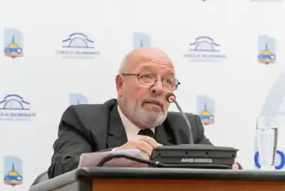 Lattanzio contra Ostoich: "Le doy una semana para que presente los expedientes, si no, se va a arreglar con la justicia"
