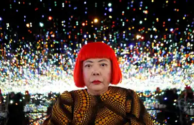 El último adiós a Yayoi Kusama: la artista que convirtió sus tormentos en lunares