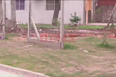 Ocupó un terreno municipal y construyó una casa: la demolieron en pleno operativo