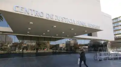 Doble tragedia en la madrugada: el giro prohibido que terminó con dos vidas y una detención