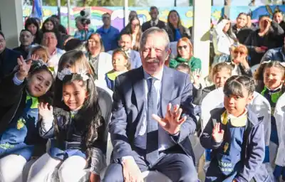 El gobernador Elías Suárez inauguró cuatro escuelas en Loreto y Atamisqui y entregó viviendas sociales