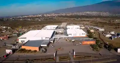 Robaron 200 metros de cable en el Predio Ferial: el vandalismo frena el avance del LED en la Capital