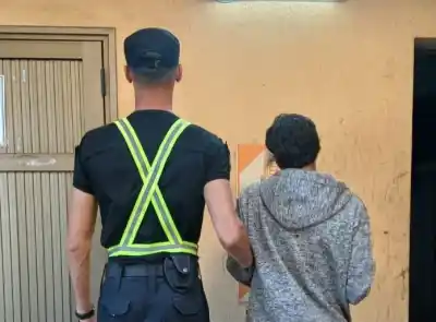 Quiso pagar con una tarjeta y un DNI ajenos en una verdulería de Posadas: lo detuvieron a metros del local