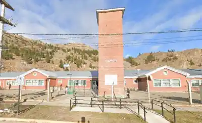 Amenazaron de muerte a docentes de una escuela de Esquel: el mensaje en el baño