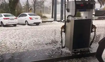 Temporal de granizo y viento en Las Rosas: volaron techos de 25 viviendas y no hubo heridos