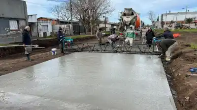 Roldán avanza con la pavimentación en dos frentes de obra