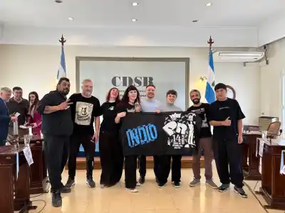 Santa Rosa se convierte en la primera capital del país en homenajear al Indio Solari