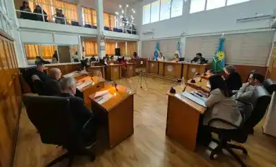 El Concejo Deliberante de Trelew sesionó y puso el foco en la Cooperativa Eléctrica y en la tarjeta de $100 mil para adultos mayores