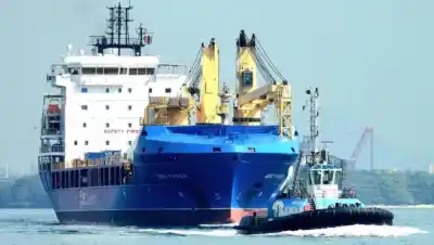 El VMOS suma otro cargamento: 1.700 toneladas de acero para los tanques de Punta Colorada