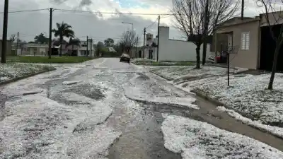 El granizo cubrió de blanco varias localidades de Entre Ríos y provocó destrozos