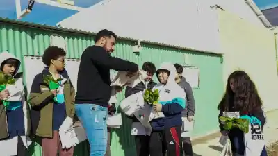 Alumnos de Cañadón Seco plantaron un laurel en la planta GIRSU: el motivo