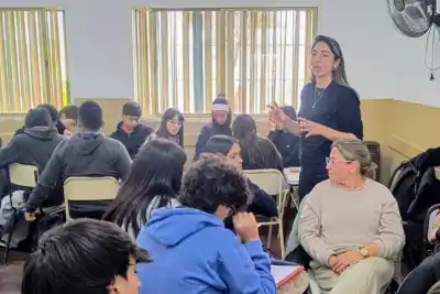 Alumnos de la Güemes aprendieron a producir streaming y debatieron sobre influencers