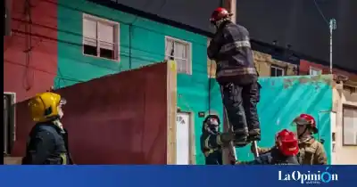 Cables energizados en la vía pública: la intervención de los bomberos en Río Gallegos