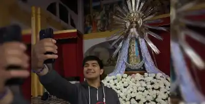 Un joven de Metán confeccionó a mano el manto que la Virgen del Milagro lució en la procesión