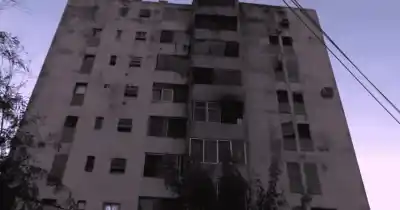 Un televisor encendido desató el caos en un edificio de Rosario y obligó a una evacuación masiva