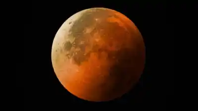 Eclipse lunar en Tucumán: por qué la Luna se pondrá roja esta noche y a qué hora mirar