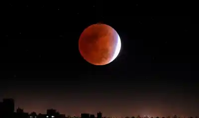 Eclipse lunar en San Juan: cómo ver la "Luna de sangre" sin protección ocular