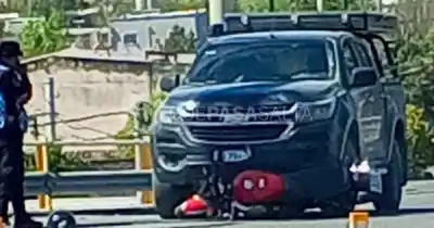 Un motociclista terminó en el Hospital San Bernardo tras chocar con una camioneta en Salta