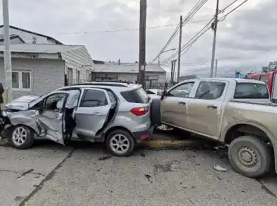 Choque entre dos camionetas en Chacra II: una mujer de 67 años fue trasladada al hospital