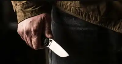 Apuñaló a su hermano y amenazó a la Policía con un cuchillo: el tenso operativo en Las Heras