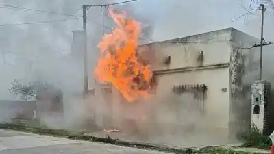 Incendio en Gualeguaychú: una jubilada murió tras ser rescatada de su casa