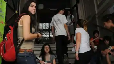 La radiografía que preocupa: ¿Por qué 7 de cada 10 jóvenes argentinos le dan la espalda a la política?