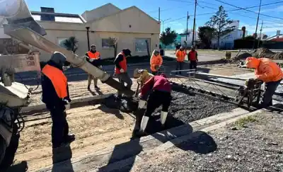 Rawson avanza con el hormigonado en Playa Unión: qué calles se están pavimentando