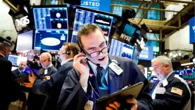 El dólar frenó su escalada y el riesgo país cedió: qué pasó con los bancos en Wall Street