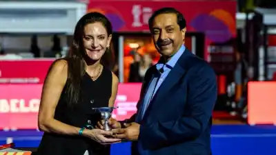 Las Leonas ganaron y Luciana Aymar recibió un homenaje en el Mundial: qué dijo la FIH