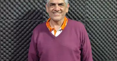 “Entre Telones” llega a Catamarca con una fusión de radioteatro, danza y teatro físico: el detalle que une la obra con la provincia