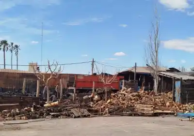 Clausuraron un aserradero en Pocito tras el incendio: qué irregularidades encontraron