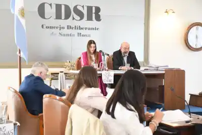 El Concejo de Santa Rosa aprobó homenajes y obras: el detalle que generó debate