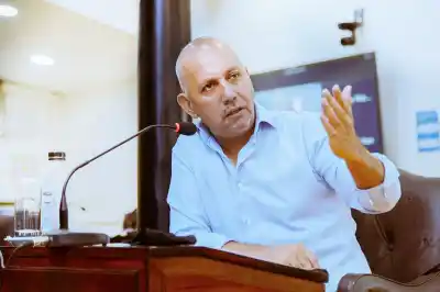Villegas pide auditar las 1,2 millones de horas cátedra antes de hablar de nuevos impuestos
