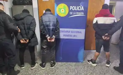Tres hombres dañaron un tapial para entrar a una casa: la causa que les iniciaron