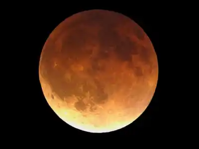 Eclipse lunar casi total: por qué la Luna se teñirá de rojo esta noche en San Juan